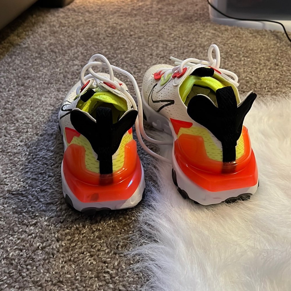 Nike RUNNERs - Picture 3 of 5